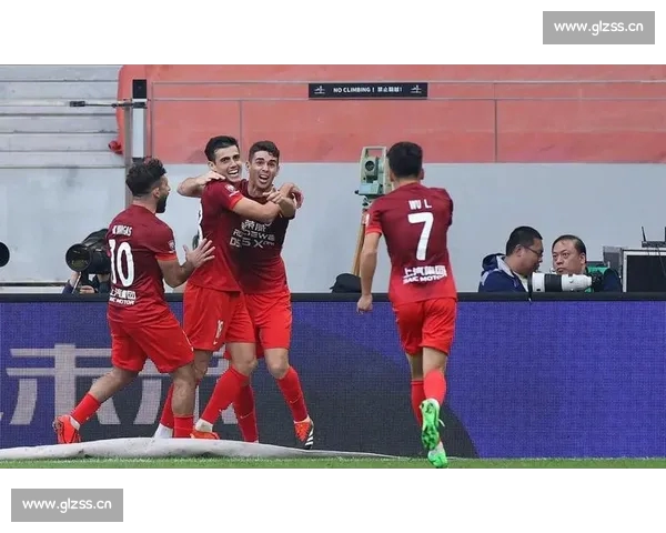 精彩对决全程直播解析最新足球赛事瞬间战况详情