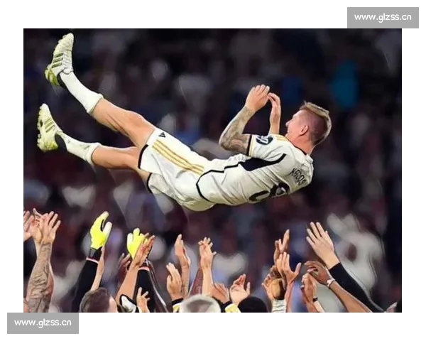 欧冠决赛后分析:战术布局、关键球员表现及未来发展趋势解析